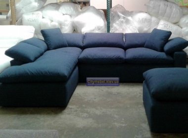 синий угловой диван с пуфиком
