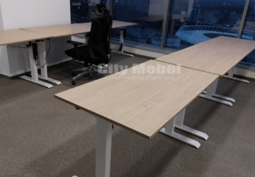 офисный стол на металлической базе на заказ