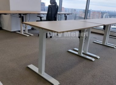 продажа столов для офиса на метллической базе Киев